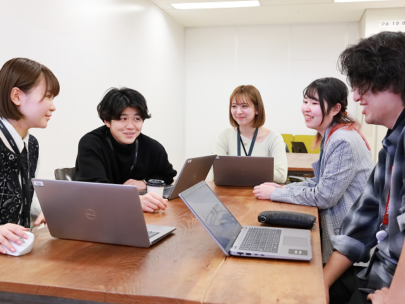 デザインメンバーとのコミュニケーションの様子