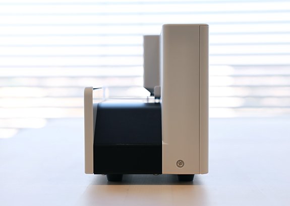 横から見た薬包針無し綴じ機