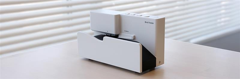 机の上に置かれた製品の写真